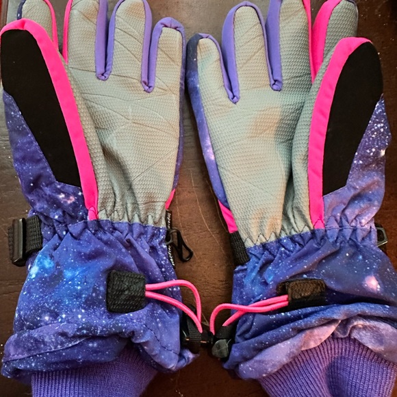 Girls Gloves. Pink/Purple. ***New*** - Picture 2 of 4